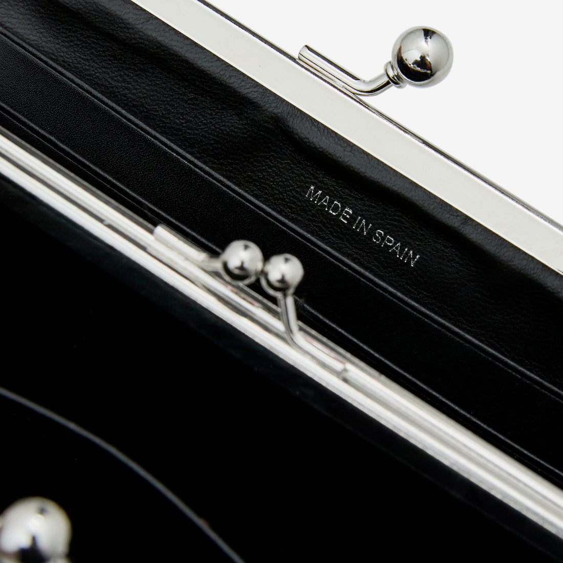 SA0303KC Kiss Clasp Wallet Black Accessories