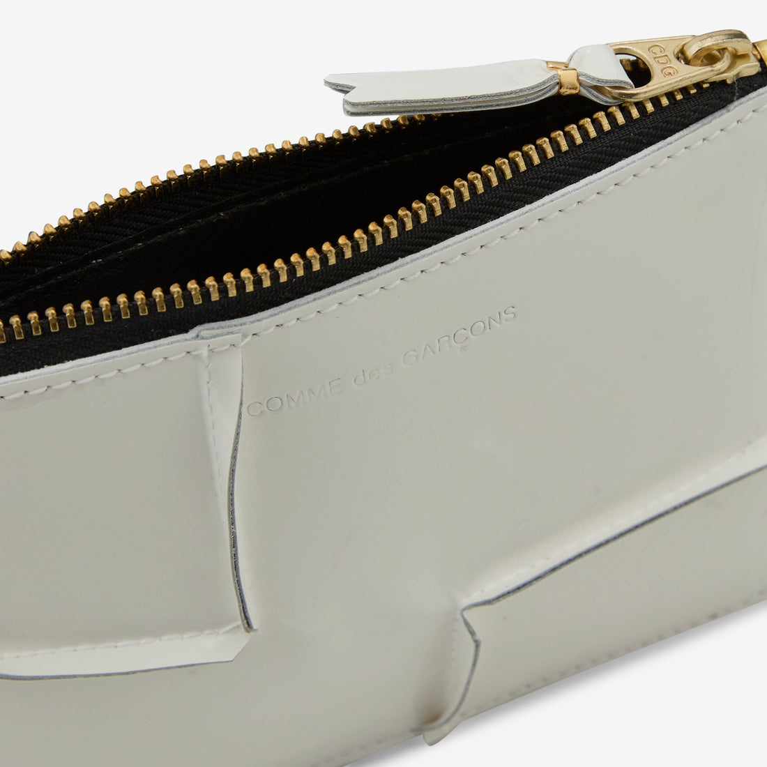 SA8100RH Reversed Hem Wallet White Accessories