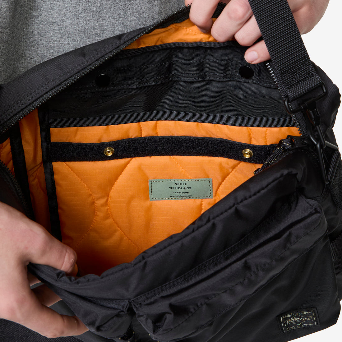 Force Shoulder Bag Black Bags