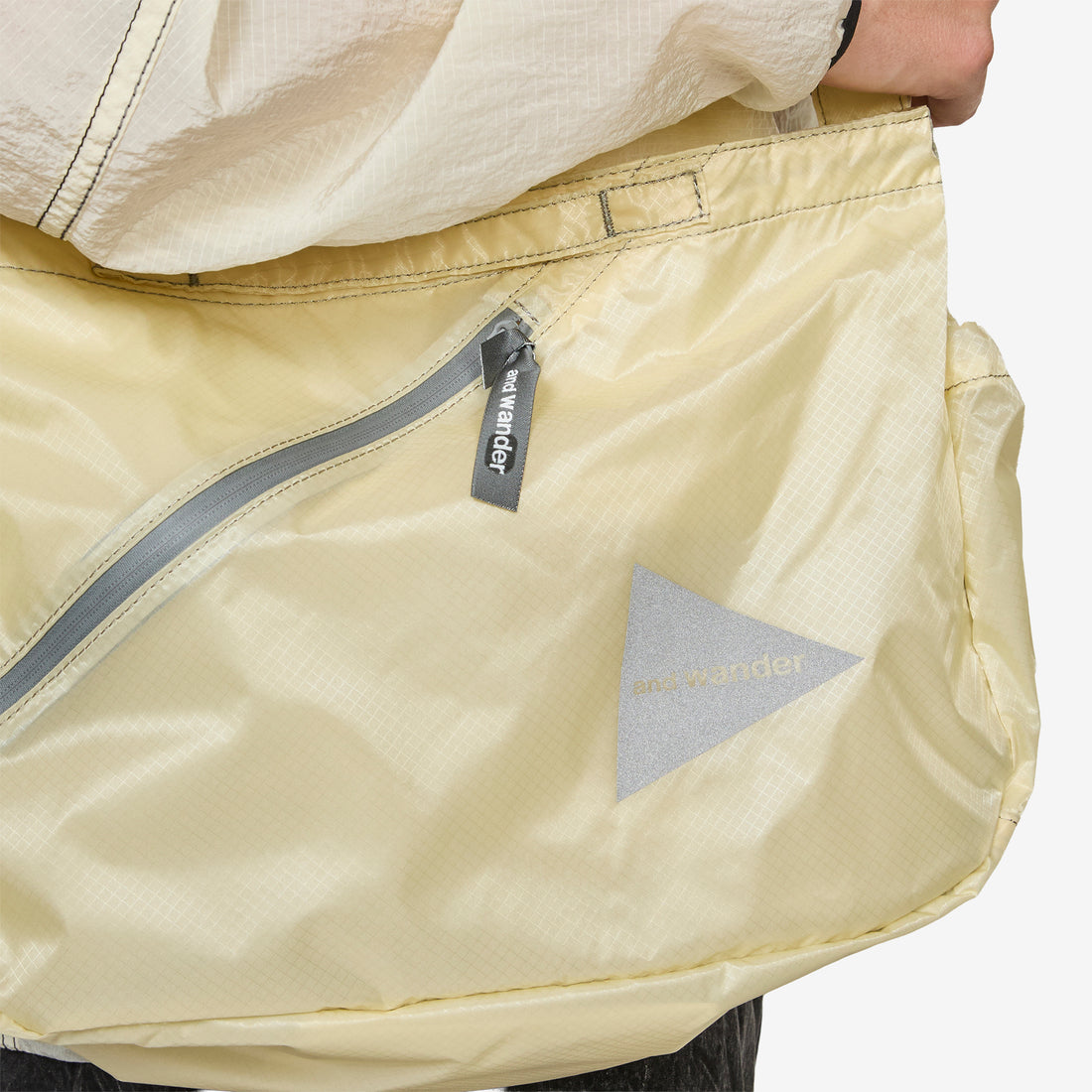 Sil Shoulder Bag Off White Bags