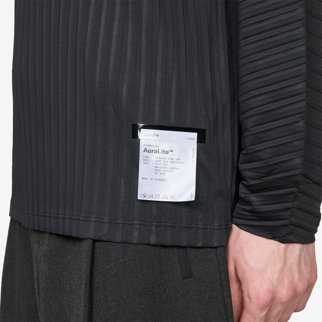 AuraLite™ Pleated Long T-Shirt Black Tees