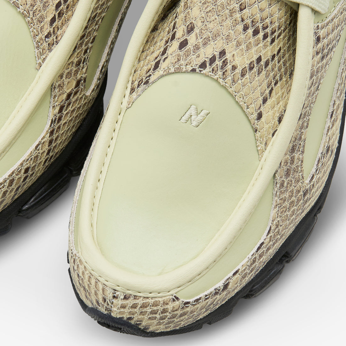U18907P8 Morel | Black Footwear