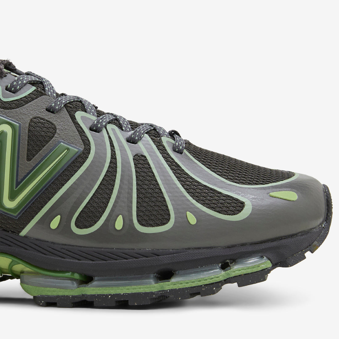 U189071H Faded Black | Utility Green Footwear