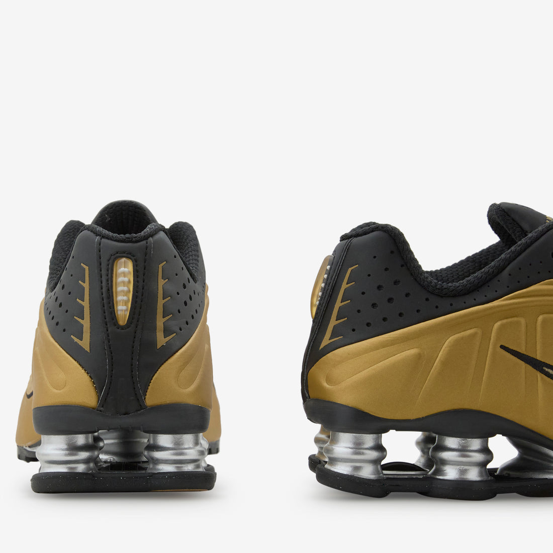 Women's Shox R4 Black | Metallic Gold | Metallic Silver Footwear