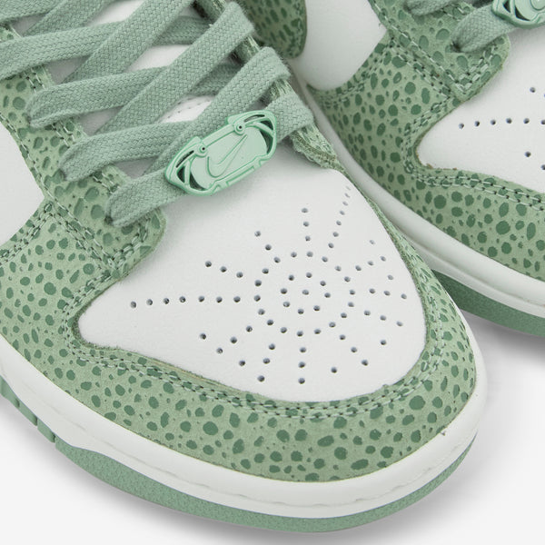 NIKE W DUNK LOW PRM OIL GREEN/OIL GREEN-TREELINE 国内発送 NIKE W DUNK LOW PRM OIL GREEN/OIL GREEN-TREELINE-SAIL