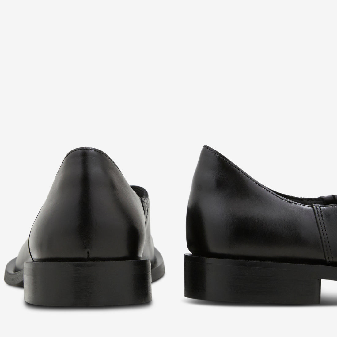 067 Clog Black Leather Footwear