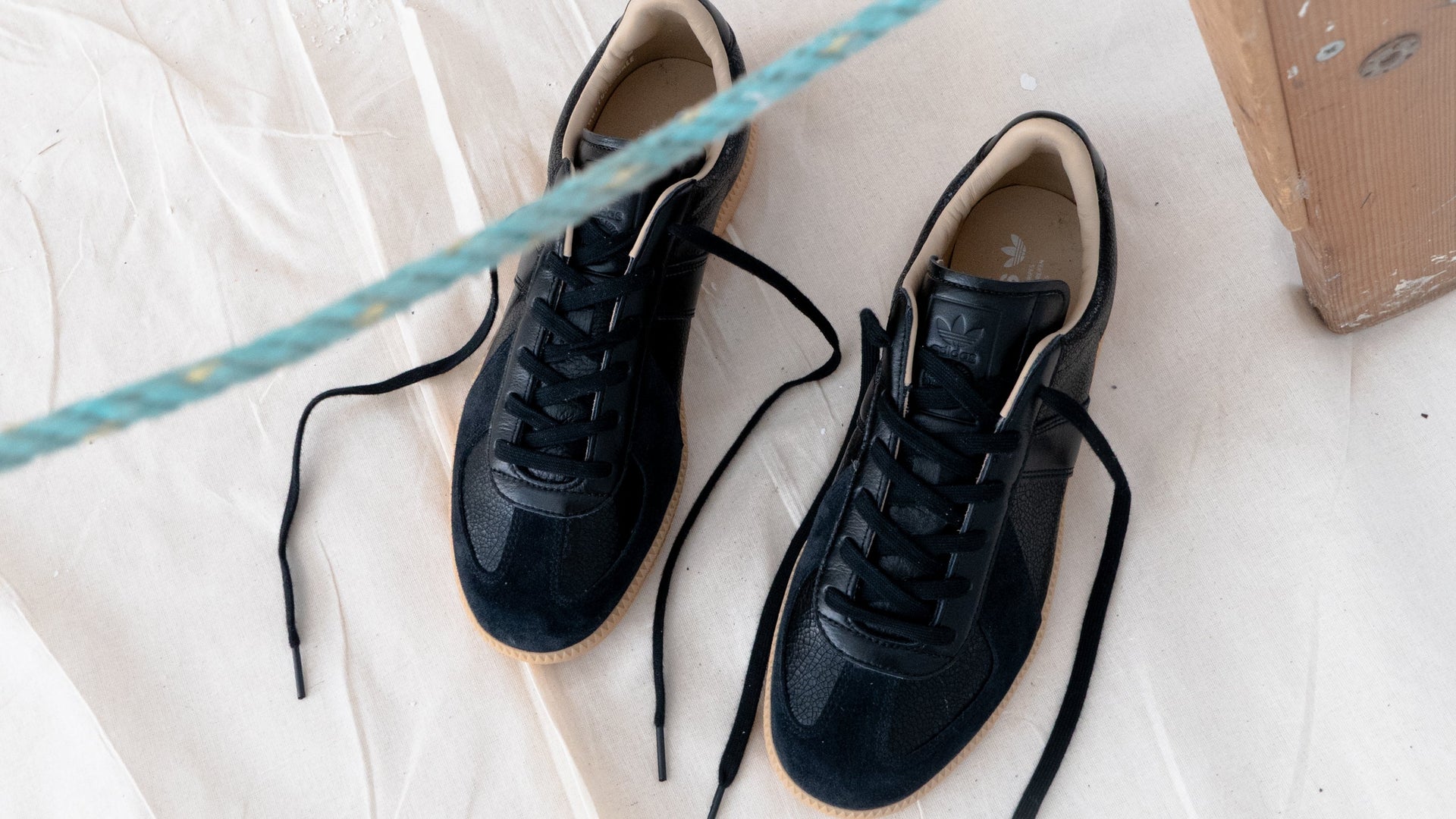 Pharrell Williams x Virginia Vario Flat Earther Chalk White | Core Black | Chalk White