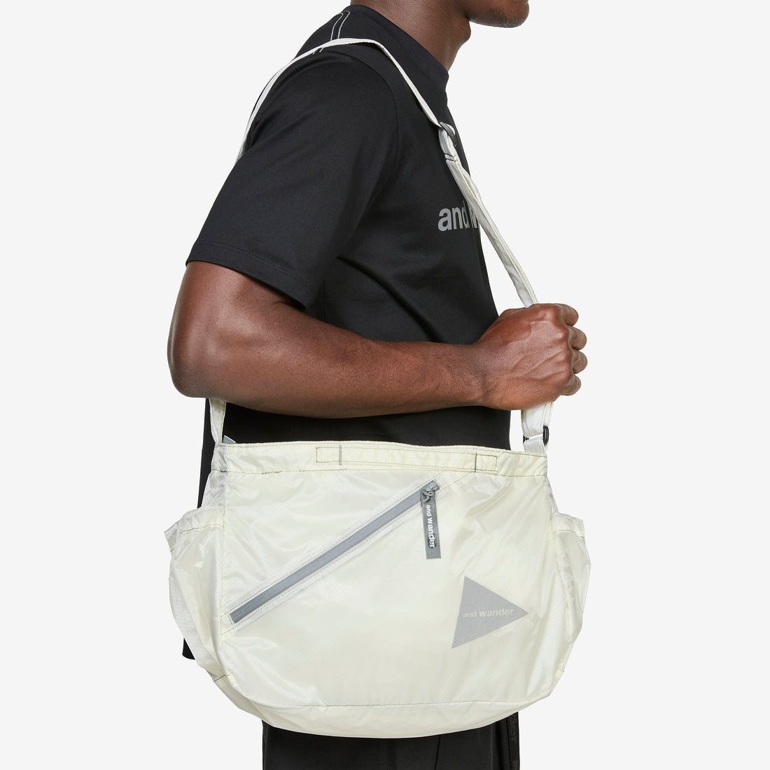 Sil Shoulder Bag White Bags