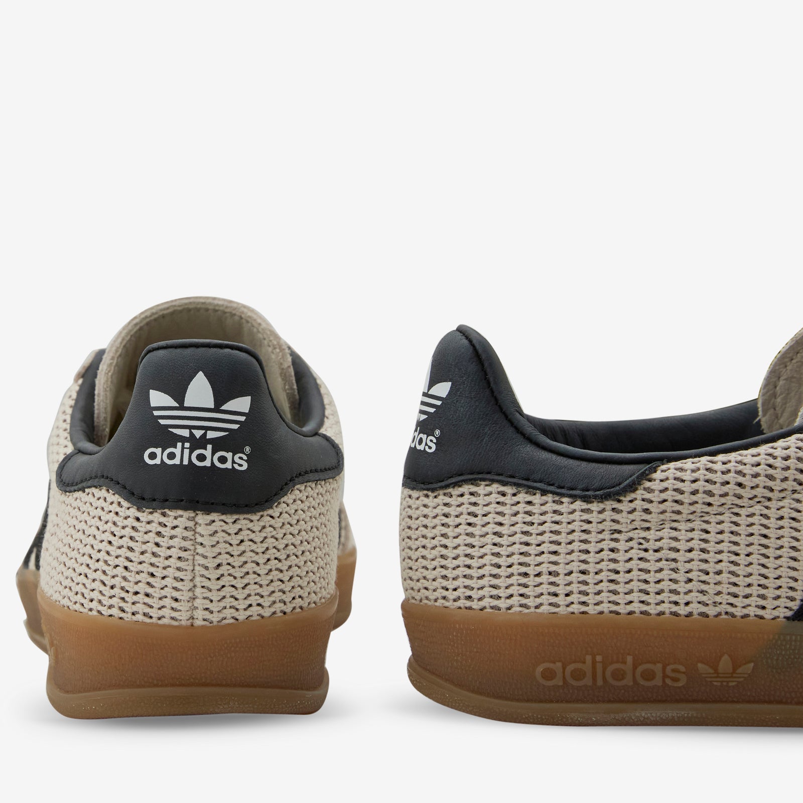 Gazelle Indoor Alumina Core Black Gum Above The Clouds