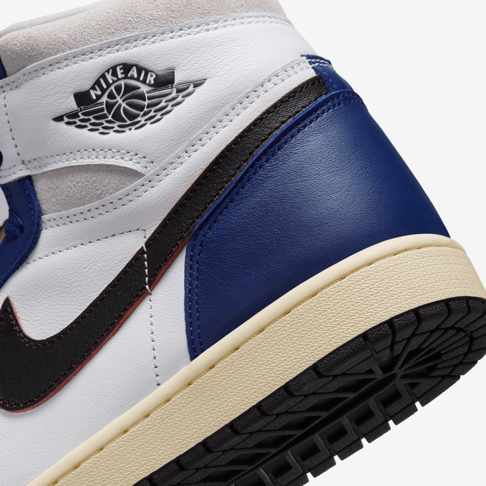 スニーカー Nike Air Jordan 1 Retro High OG Rare Air White/Blue Air Jordan 1 High OG 'Rare Air' (DZ5485-100) release date