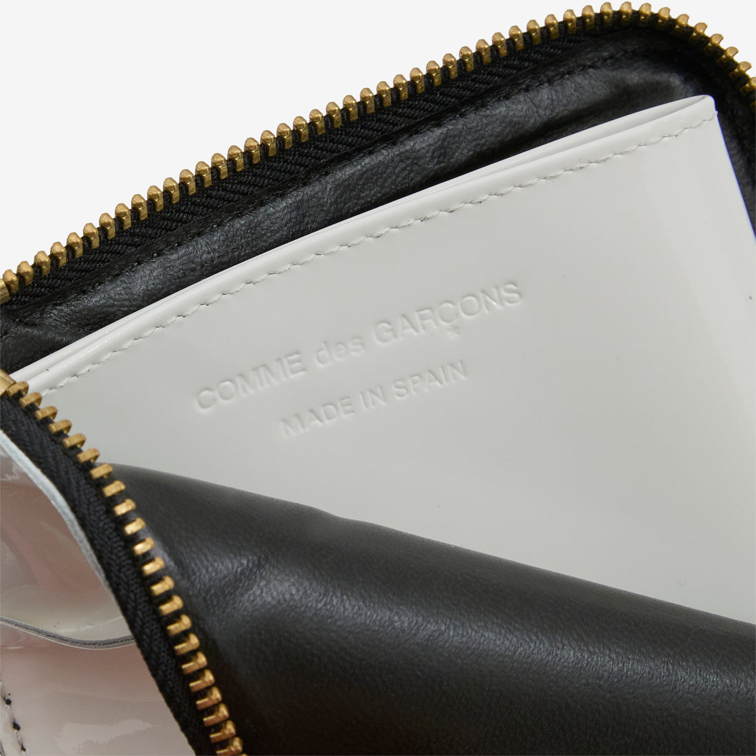 SA3100RH Reversed Hem Wallet White Accessories