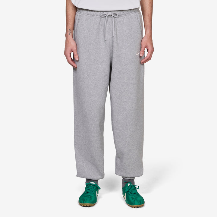 Solo Swoosh Cuffed Pants Dark Grey Heather | Sail Front