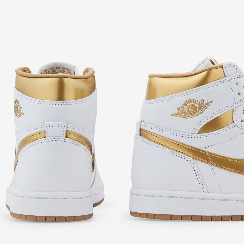 womens-air-jordan-1-retro-high-og-white-metallic-gold-gum-light-brown