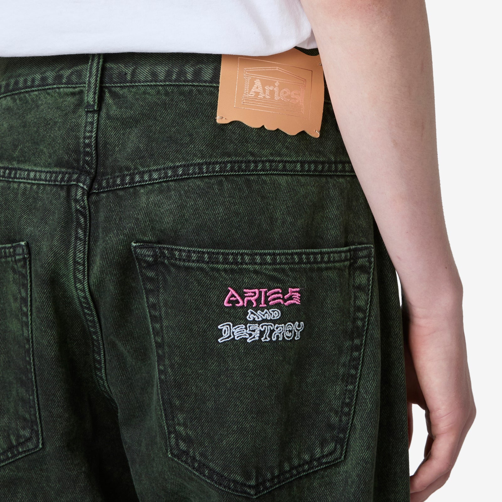 JAKE_BARRINGTON-ECOMM-DETAILS-