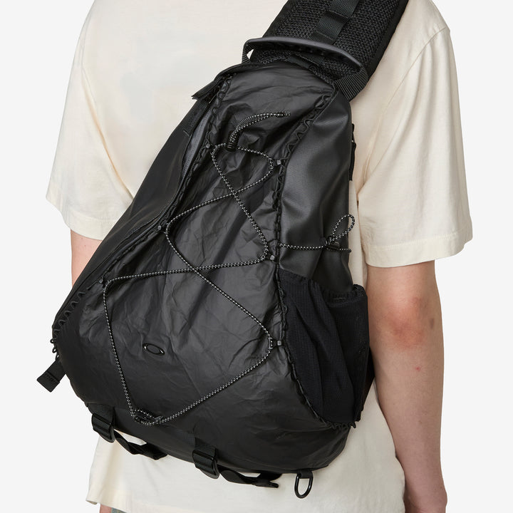 Latitude Sling Pack Blackout