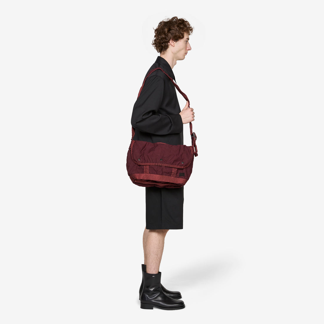 Crag Messenger Bag Burgundy (M) Bags