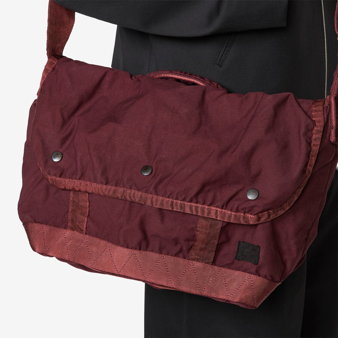 Crag Messenger Bag Burgundy (M) Bags