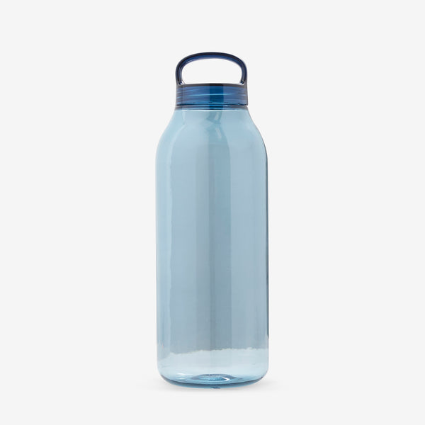 Loop Water Bottle 950mL Blue Lifestyle