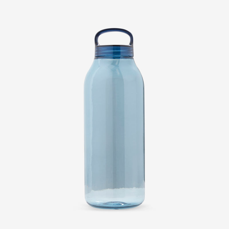 Loop Water Bottle 950mL Blue Lifestyle