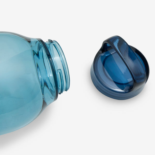 Loop Water Bottle 950mL Blue Lifestyle