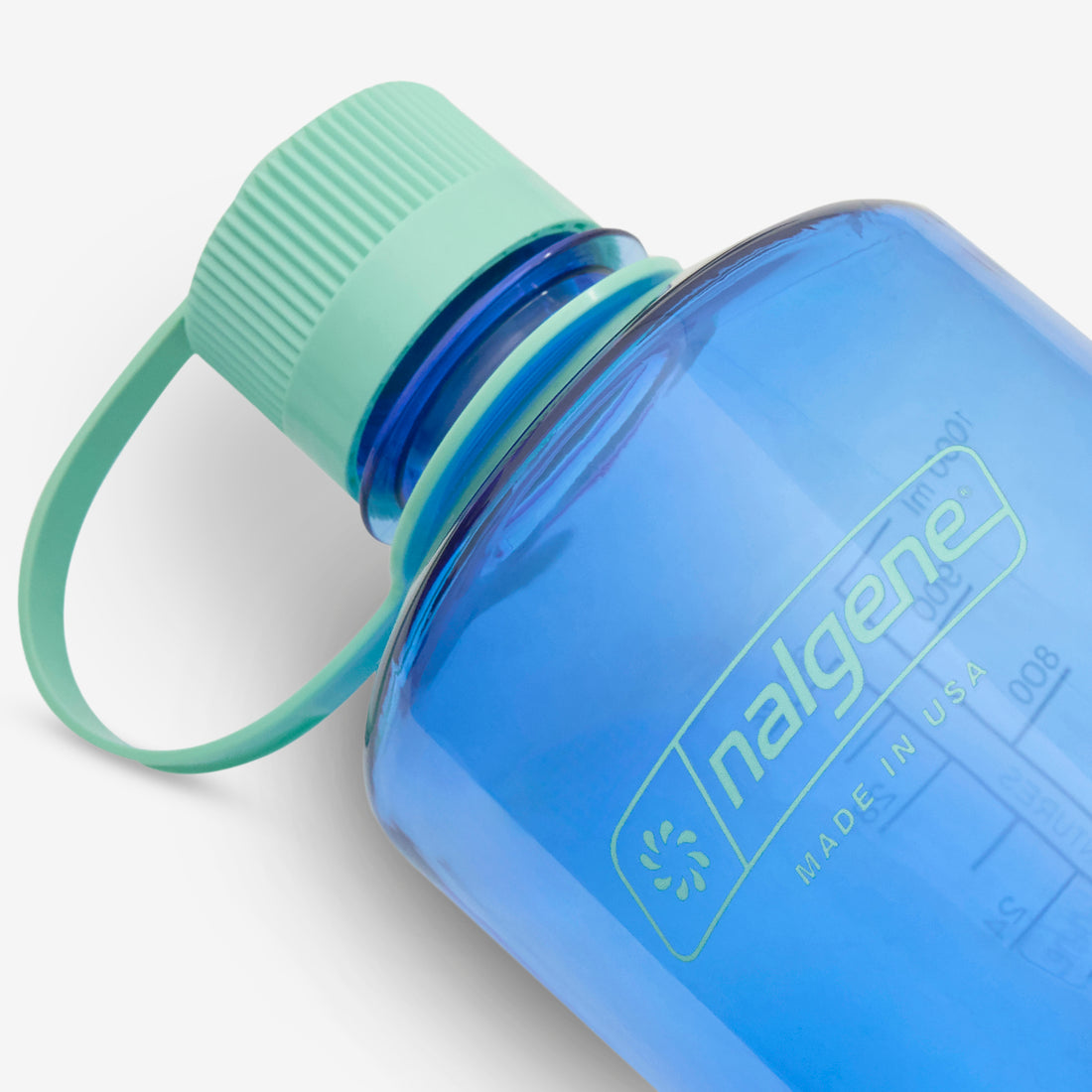 Narrow Mouth Sustain Bottle 1000mL Cornflower Blue Lifestyle