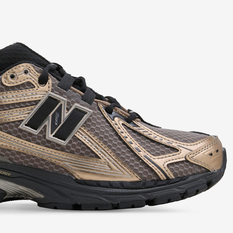 1906R Mushroom | Black | Black Metallic Footwear