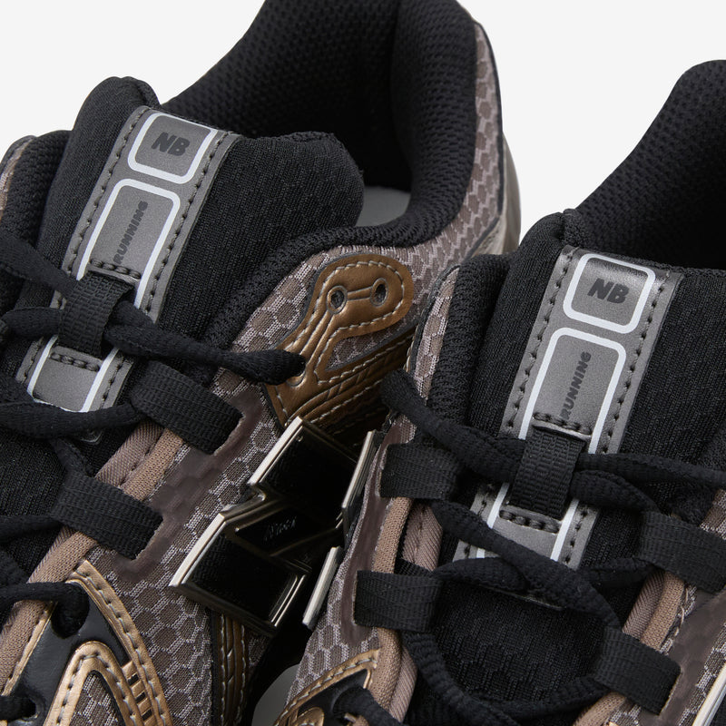 1906R Mushroom | Black | Black Metallic Footwear