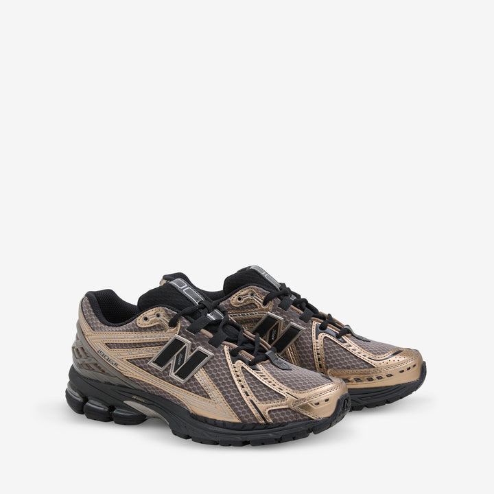 1906R Mushroom | Black | Black Metallic Front