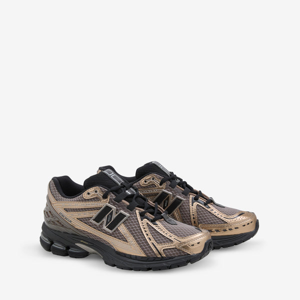 1906R Mushroom | Black | Black Metallic Footwear