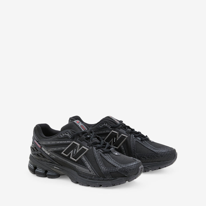 1906R Black | Silver Metallic Front