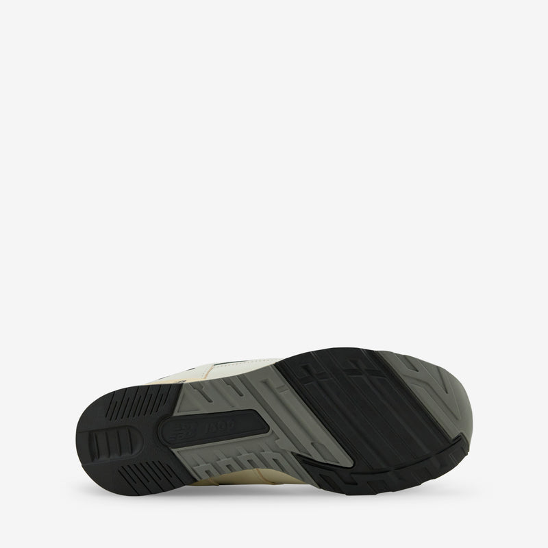 Made in UK 1500 Antique White | Cilantro | Black Footwear