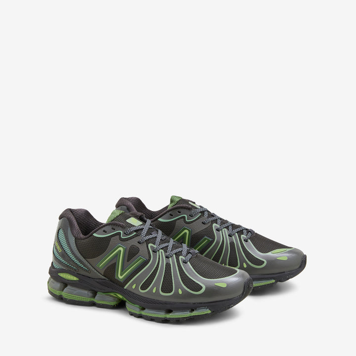 U189071H Faded Black | Utility Green Front