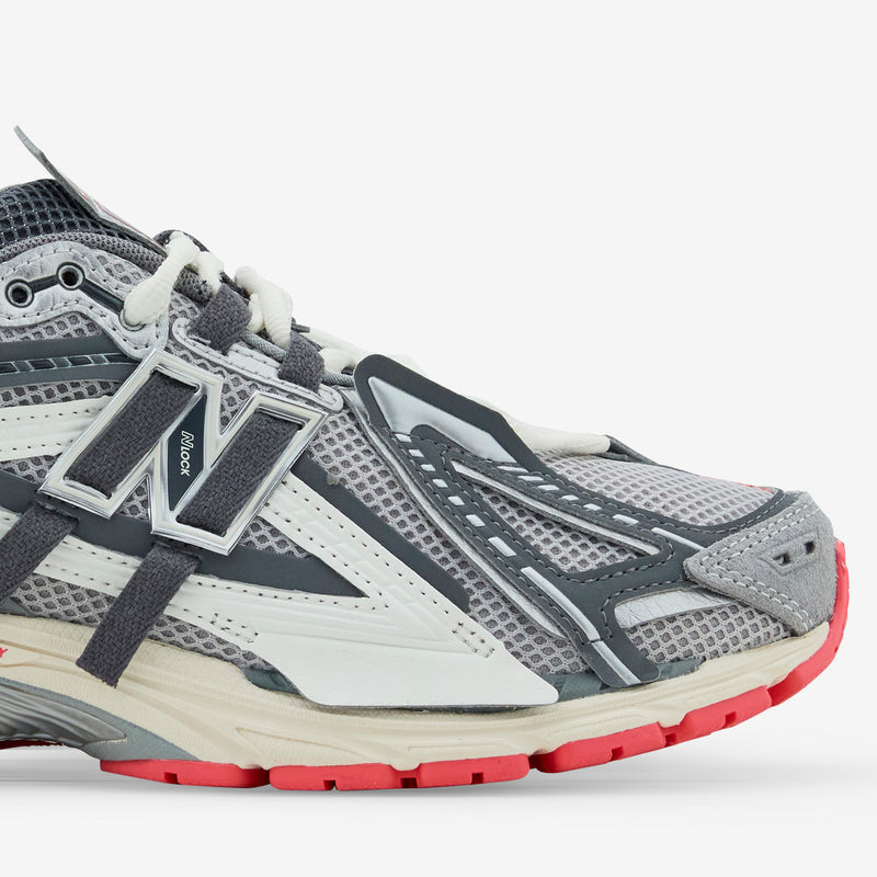 1906A Slate Grey | Raincloud | Drift Red Footwear