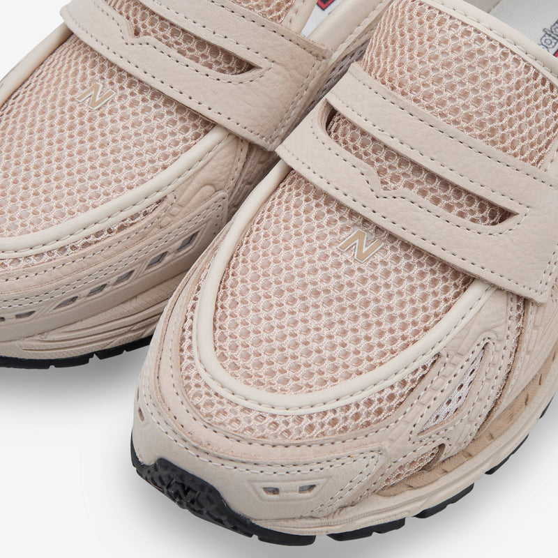 1906L Bisque Footwear