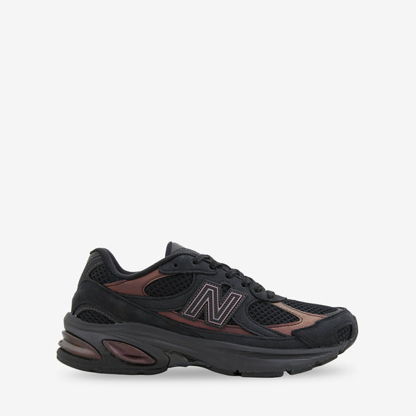 2010 Iridescent | Black Footwear