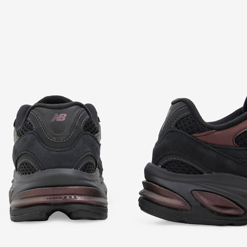 2010 Iridescent | Black Footwear