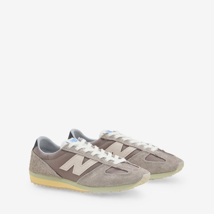 471 Grey Days Arid Stone | Raincloud | Morel Front