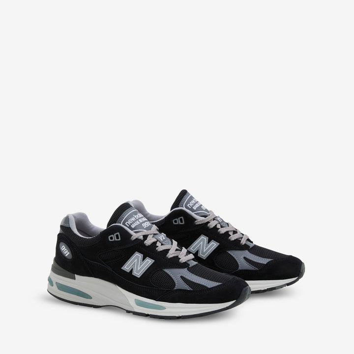 Made in UK 991v2 Black | Smoked Pearl | Silver Front