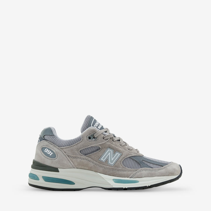 Made in UK 991v2 Dove | Alloy | Silver