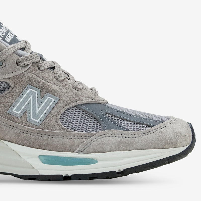 Made in UK 991v2 Dove | Alloy | Silver Footwear
