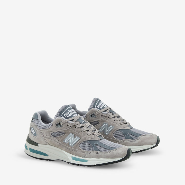 Made in UK 991v2 Dove | Alloy | Silver Front
