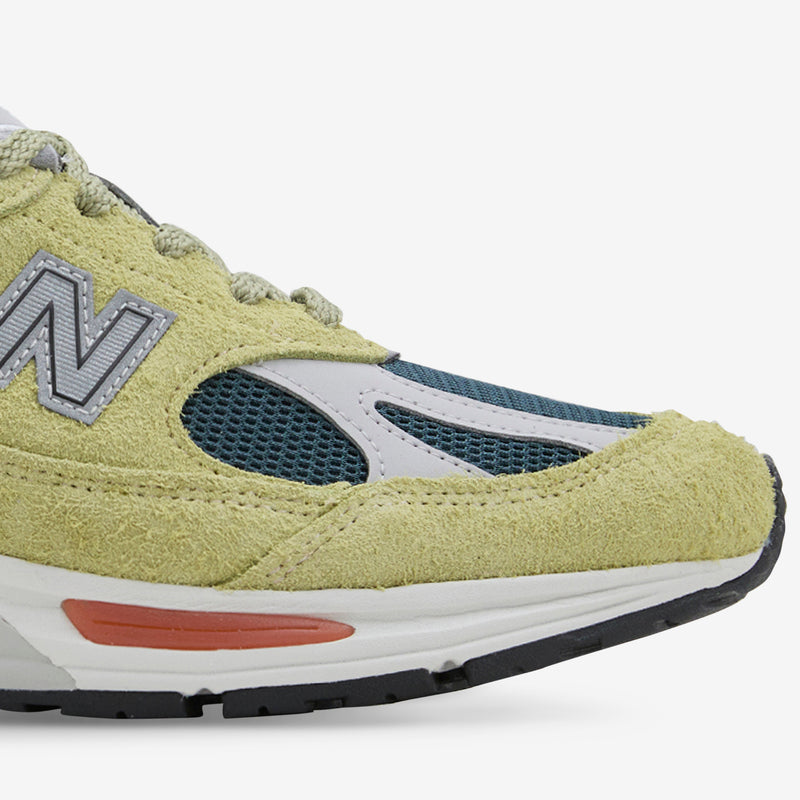 Made in UK 991v2 Beechnut | Trekking Green | Oyster Mushroom Footwear