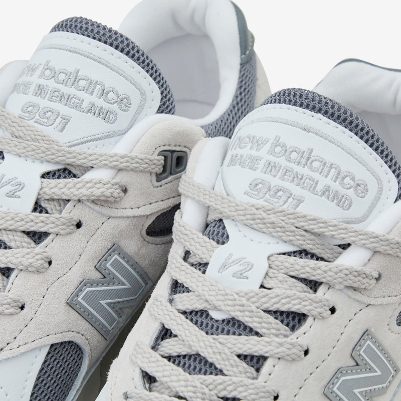 Made in UK 991v2 Nimbus Cloud | Cool Grey | Silver Footwear