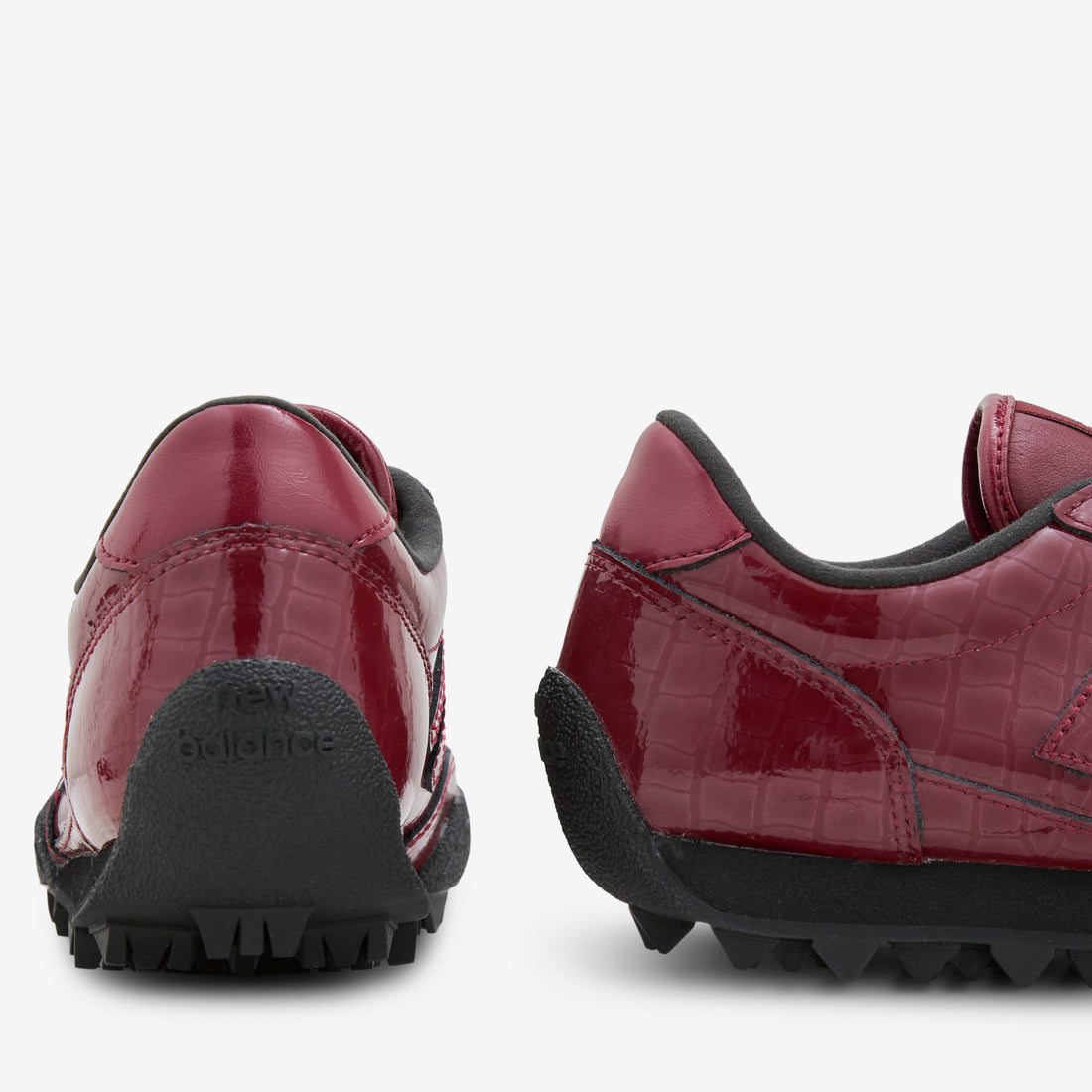 UGTR17G Shadow Red | Black Footwear