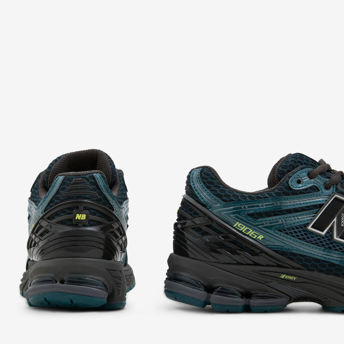 U190646S Medusa Green | Black Footwear