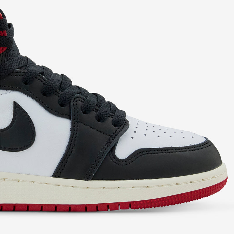 Grade School Air Jordan 1 Retro High OG 'Black Toe' White | Black | Varsity Red | Sail Footwear