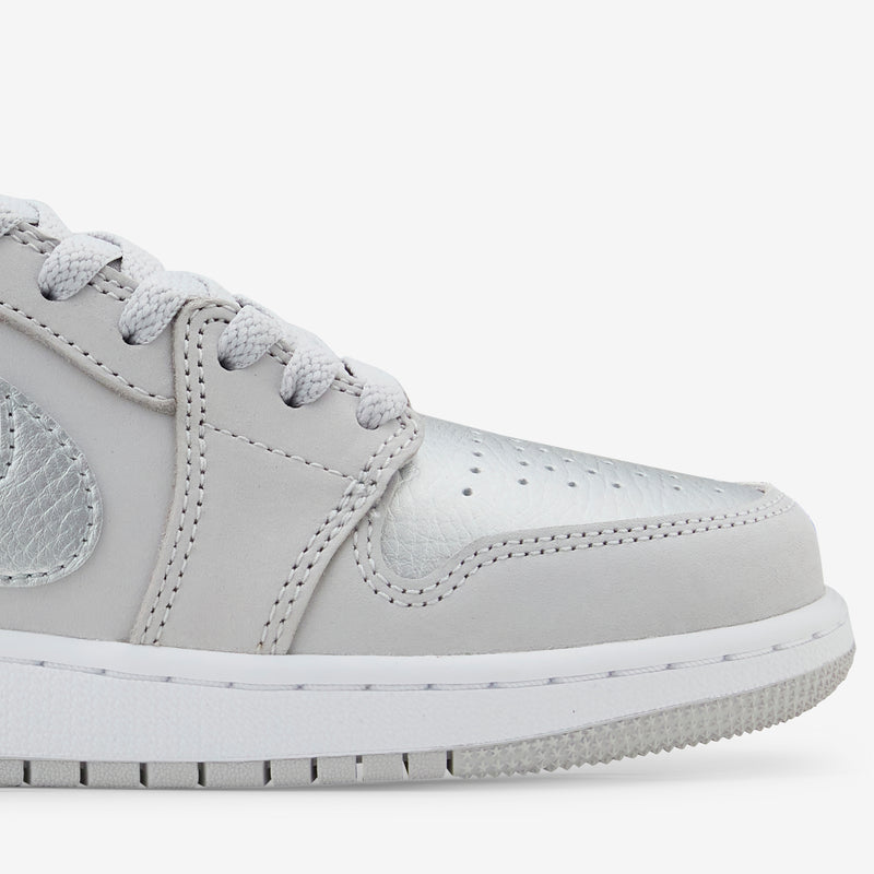 Grade School Air Jordan 1 Low OG Neutral Grey | Metallic Silver | White Footwear