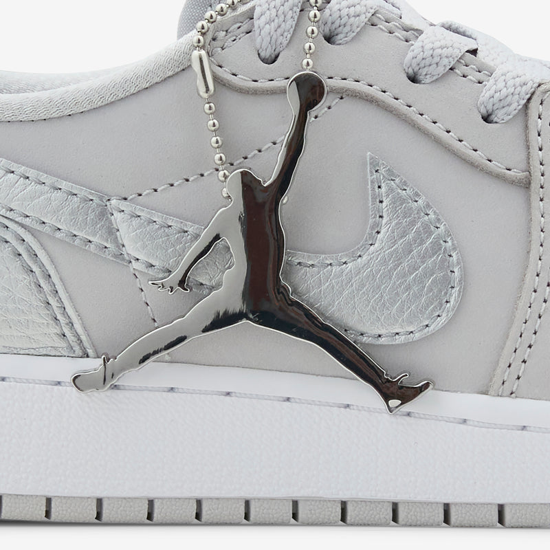Grade School Air Jordan 1 Low OG Neutral Grey | Metallic Silver | White Footwear