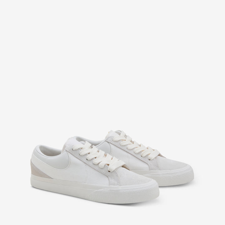 Blazy White | Summit White | Sail Front