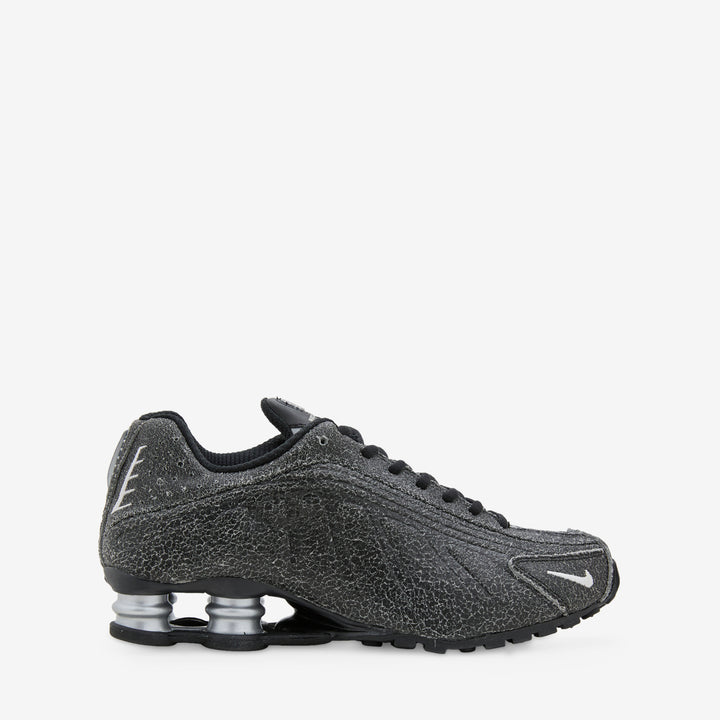 Shox R4 Black | Sail | Light Smoke Grey | Metallic Silver